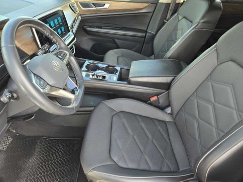 Used 2024 Volkswagen Atlas SE FWD image 14