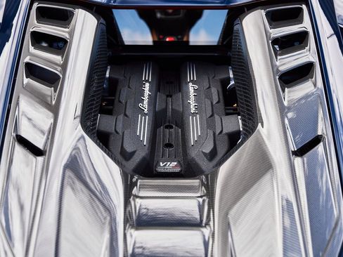 Used 2025 Lamborghini Revuelto AWD/4WD image 31