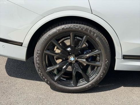 Used 2023 BMW X7 xDrive40i w/ M Sport Package AWD/4WD image 8