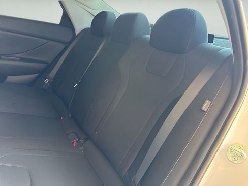 Used 2025 Hyundai Elantra SE image 25