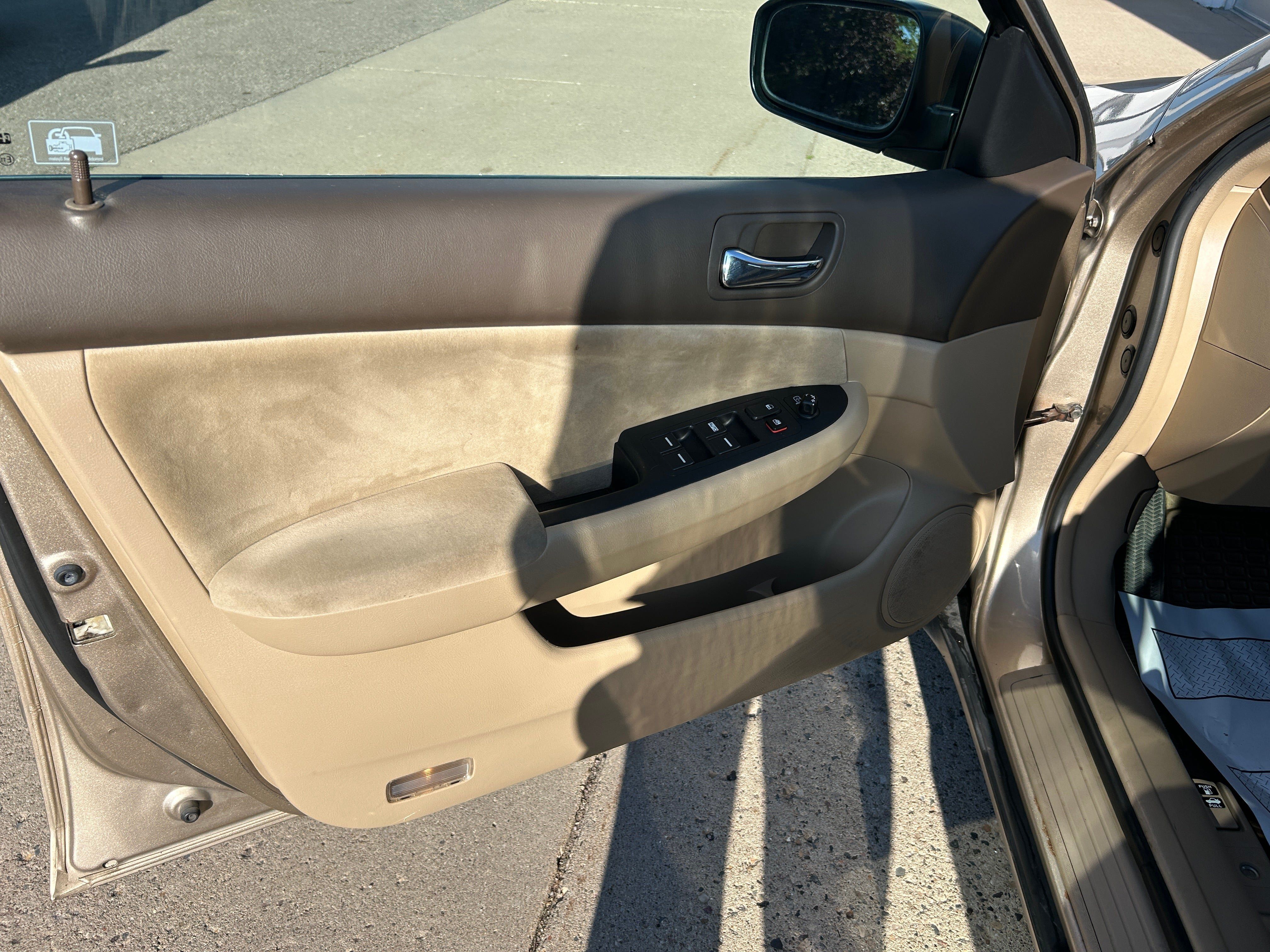Used 2004 Honda Accord LX image 13