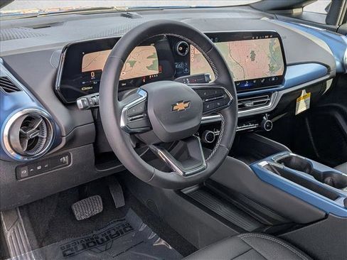 New 2026 Chevrolet Equinox EV LT image 3