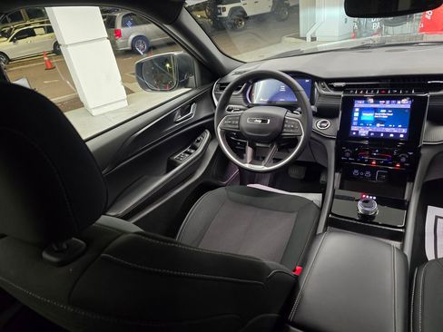 Used 2024 Jeep Grand Cherokee Laredo w/ Luxury Tech Group I AWD/4WD image 34