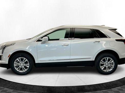New 2025 Cadillac XT5 Luxury image 2