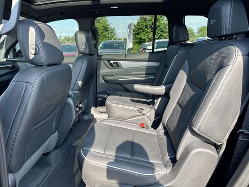 Used 2025 Buick Enclave Sport Touring w/ Power Package FWD image 24