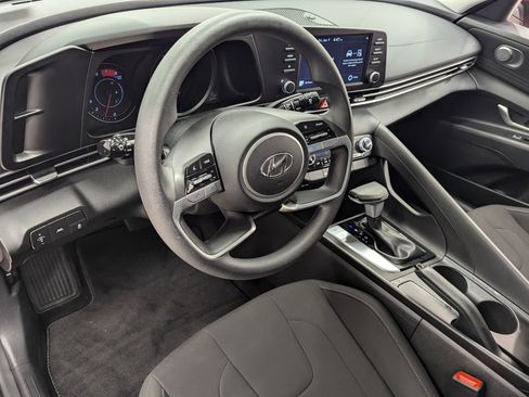 Used 2023 Hyundai Elantra SEL image 3