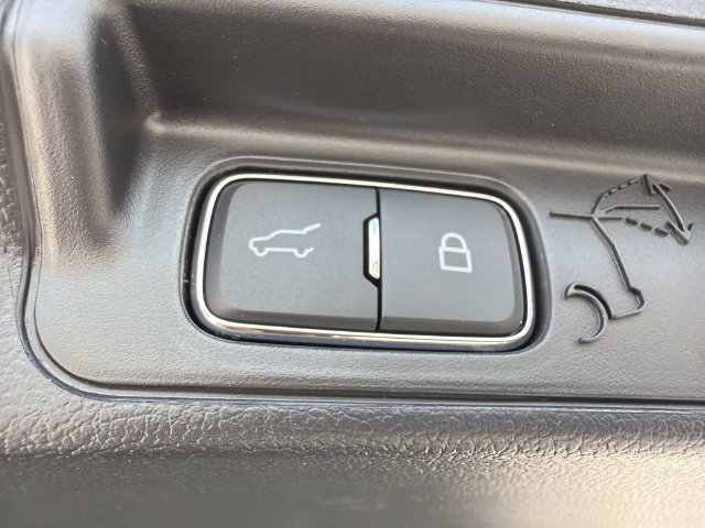 Used 2025 Ford Explorer ST-Line AWD/4WD image 16