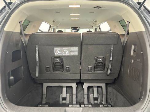 Used 2025 Kia Carnival FWD image 39