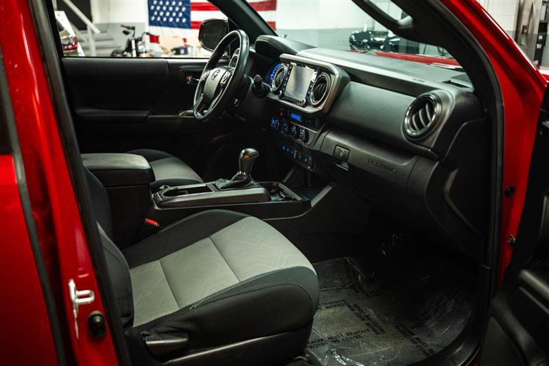 Used 2023 Toyota Tacoma TRD Off-Road w/ Technology Package AWD/4WD image 12