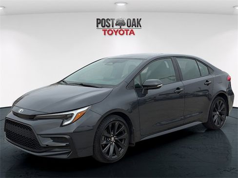 Used 2024 Toyota Corolla SE w/ SE Premium Package image 3