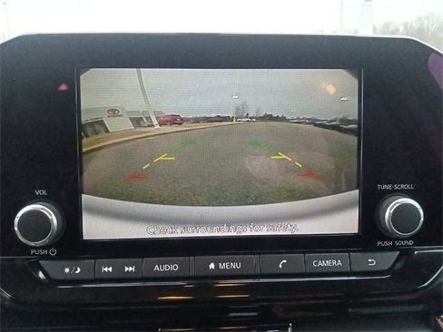 Used 2024 Nissan Pathfinder SV image 22