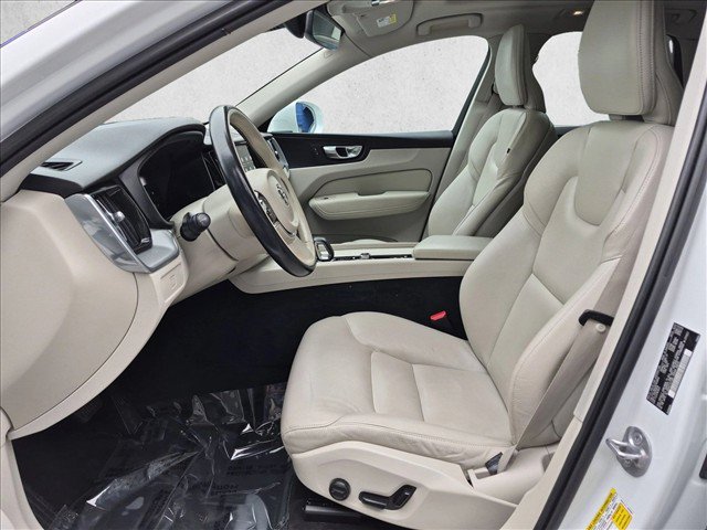 Used 2023 Volvo XC60 B5 Core w/ Climate Package FWD image 16