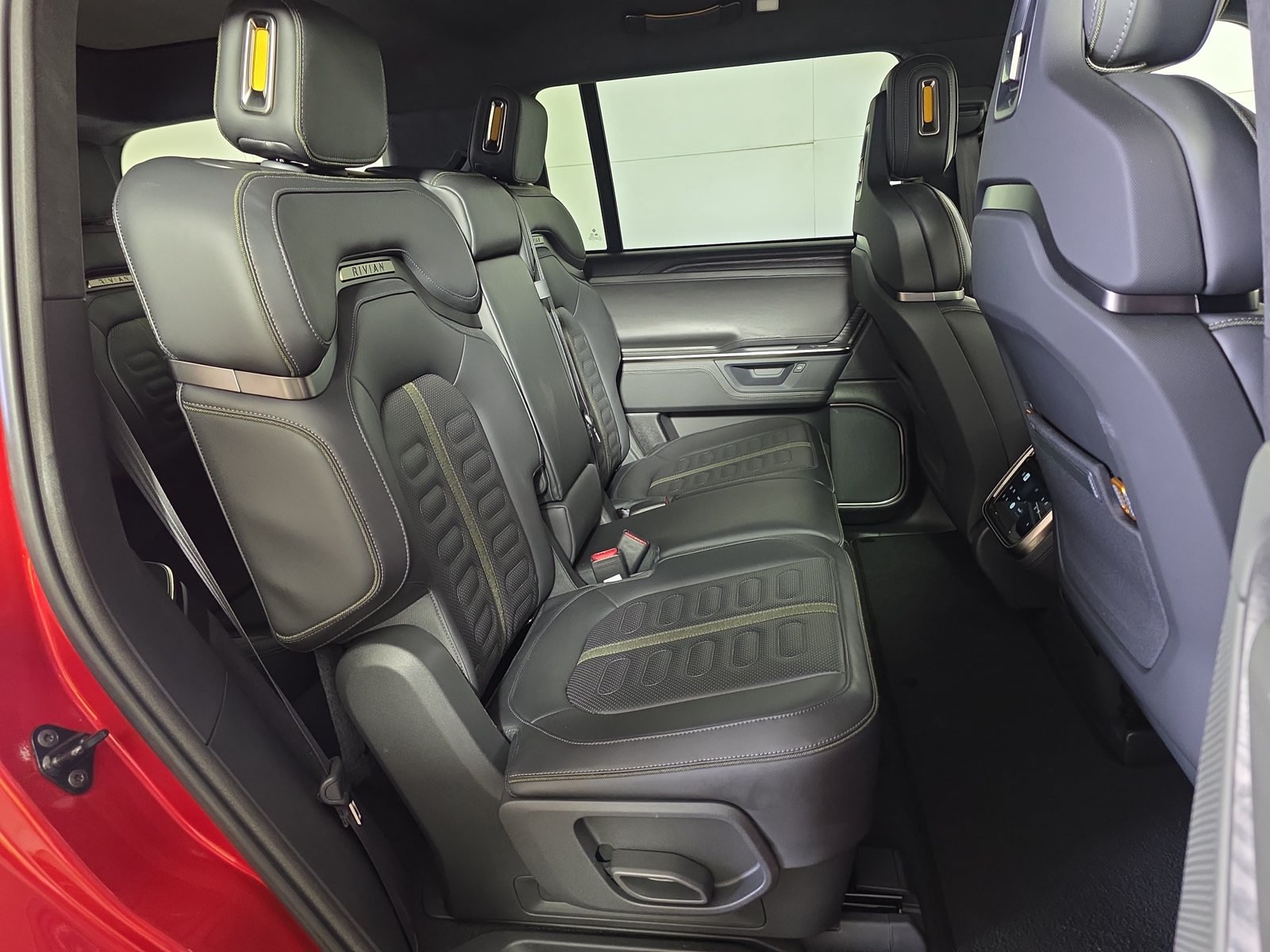 Used 2025 Rivian R1S Adventure Dual AWD/4WD image 23