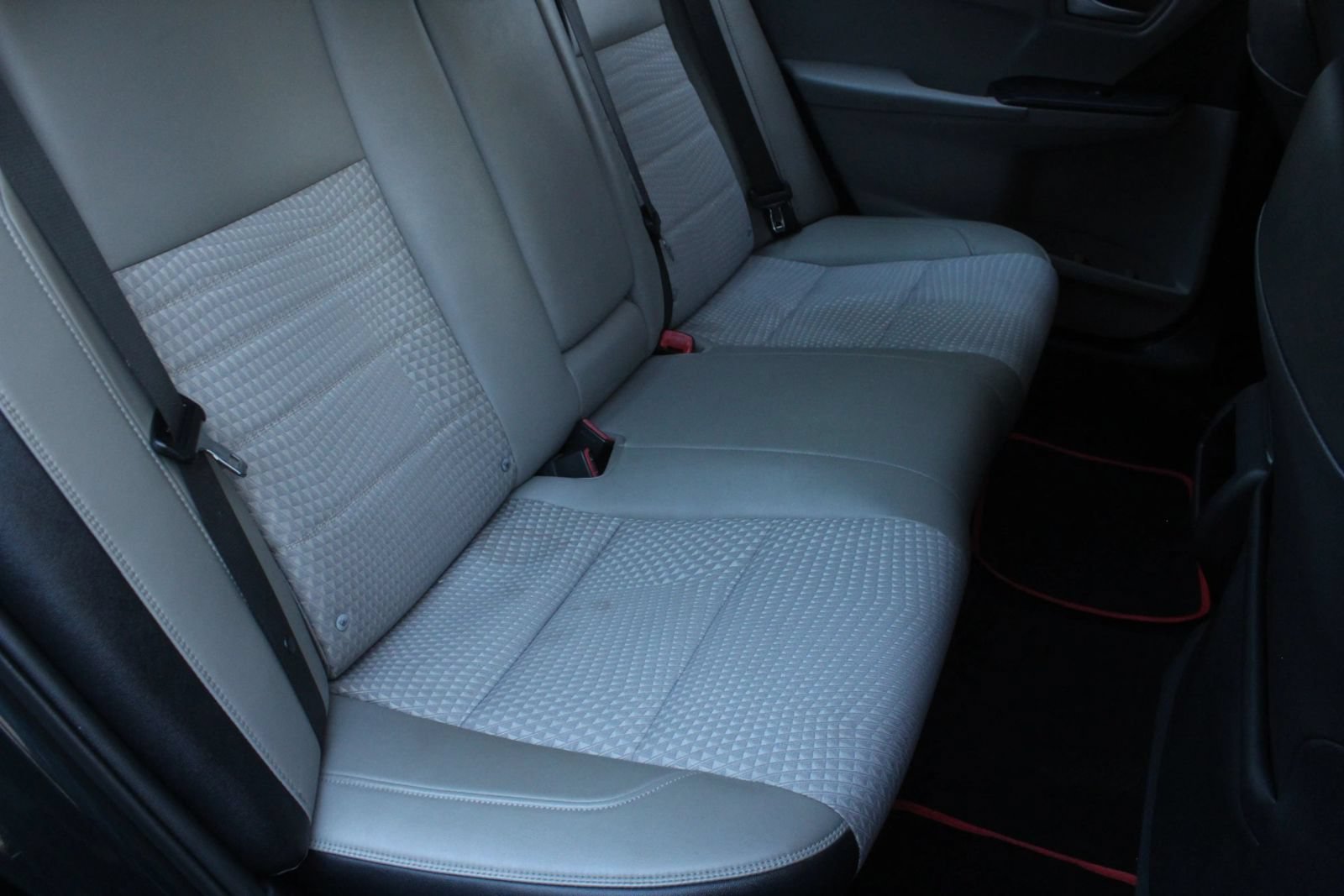 Used 2015 Toyota Camry SE FWD image 23