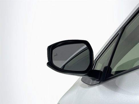 Used 2025 Toyota Prius Plug-In Hybrid image 5