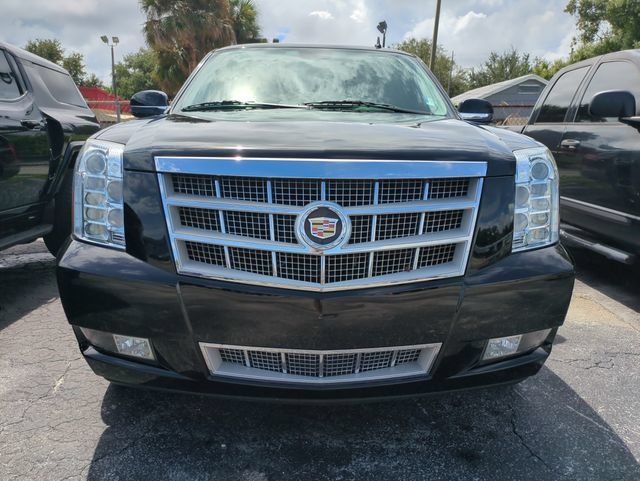 Used 2014 Cadillac Escalade Platinum RWD image 2