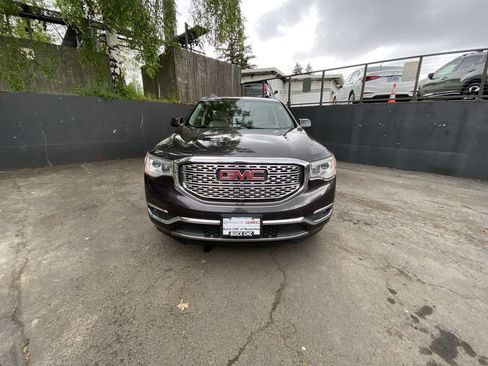 Used 2018 GMC Acadia Denali w/ Technology Package AWD/4WD image 9