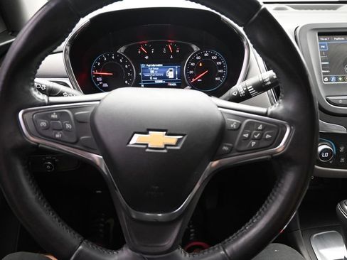 Used 2019 Chevrolet Equinox LT FWD image 16