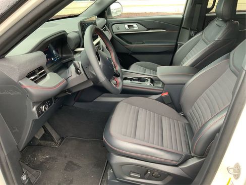 Used 2025 Ford Explorer ST-Line w/ Premium Package image 9