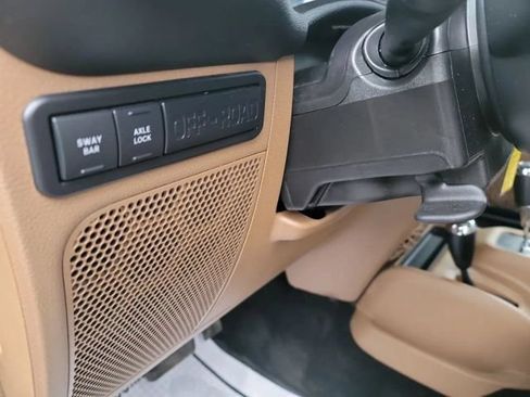 Used 2017 Jeep Wrangler Unlimited Rubicon w/ Connectivity Group AWD/4WD image 14