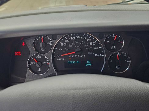 Used 2022 Chevrolet Express 3500 LT w/ LT Preferred Equipment Group RWD image 25