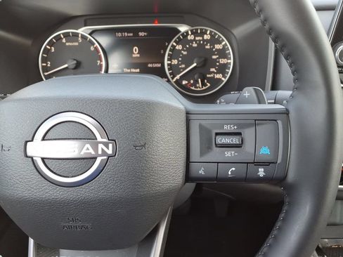 Used 2025 Nissan Rogue SV FWD image 19