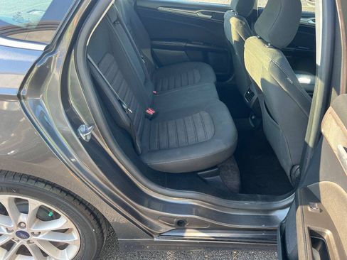Used 2020 Ford Fusion SE FWD image 24