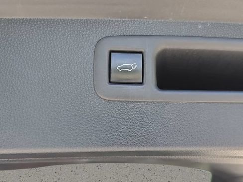 Used 2022 Toyota Highlander XLE FWD image 14
