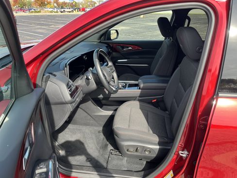 Used 2024 Chevrolet Traverse Z71 w/ Enhanced Driving Package image 9