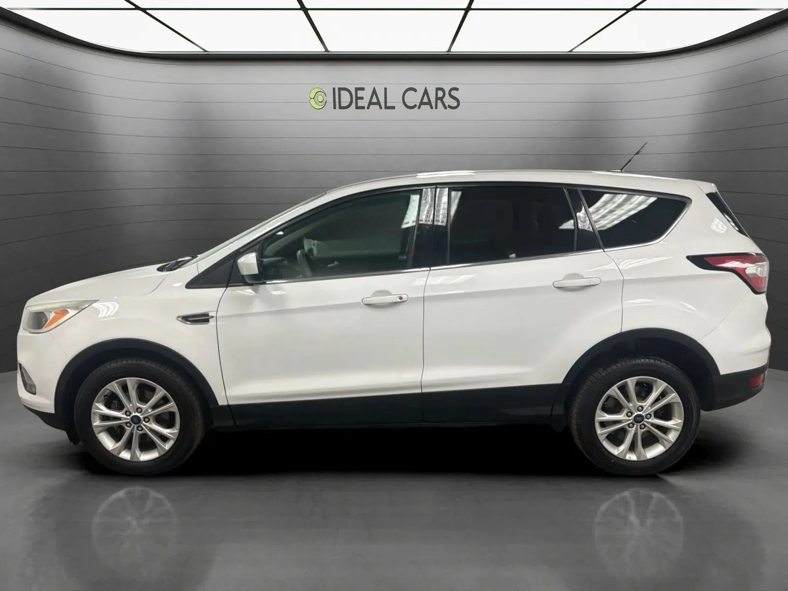 Used 2017 Ford Escape SE FWD image 9