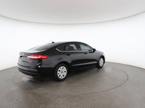 Used 2019 Ford Fusion S image 18