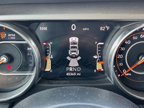 Used 2018 Jeep Wrangler Unlimited Sahara AWD/4WD image 25