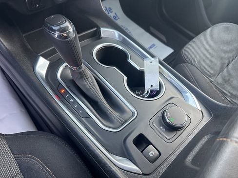 Used 2020 Chevrolet Traverse LT image 12