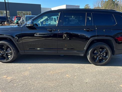 Used 2025 Jeep Grand Cherokee L Altitude image 11