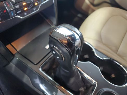 Used 2018 Ford Explorer XLT w/ Equipment Group 202A FWD image 30