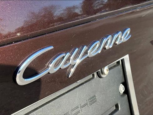 Used 2019 Porsche Cayenne image 30
