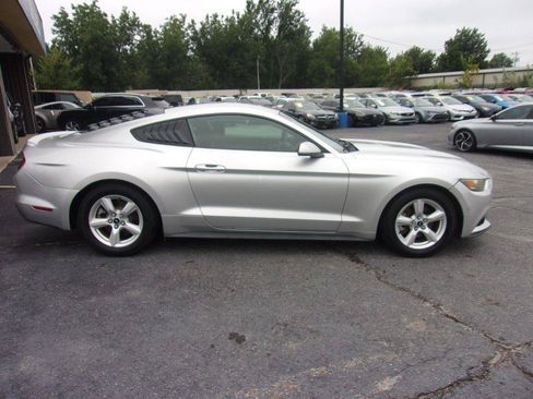 Used 2015 Ford Mustang Coupe RWD image 4