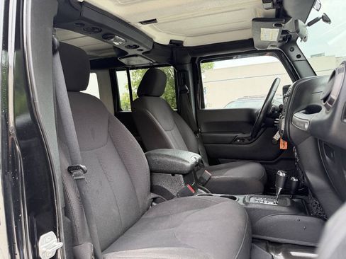 Used 2015 Jeep Wrangler Unlimited Sport w/ Connectivity Group AWD/4WD image 9