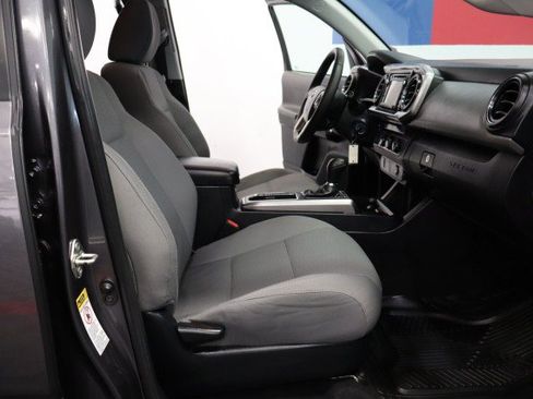 Used 2017 Toyota Tacoma SR5 w/ Tow Package RWD image 8