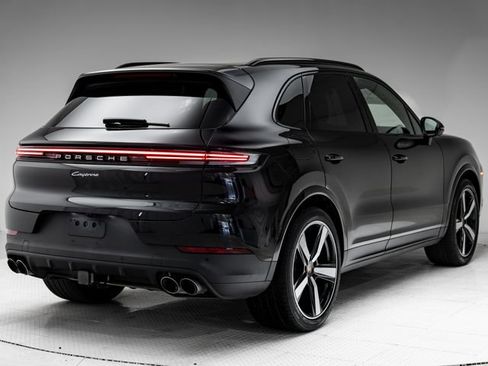 Certified 2026 Porsche Cayenne AWD/4WD image 34