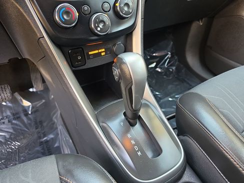 Used 2019 Chevrolet Trax LT w/ LT Convenience Package FWD image 16