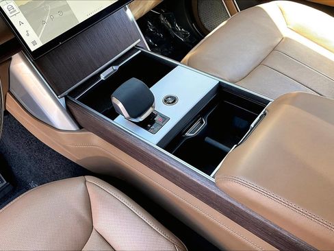 Certified 2024 Land Rover Range Rover Long Wheelbase Autobiography AWD/4WD image 16
