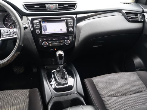 Used 2018 Nissan Rogue Sport SV w/ SV Technology Package image 11