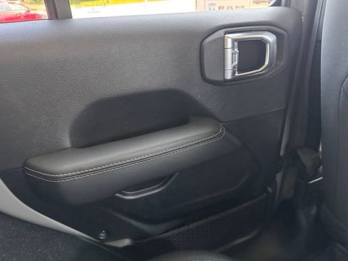 Used 2022 Jeep Wrangler Unlimited Sahara w/ LED Lighting Group AWD/4WD image 29