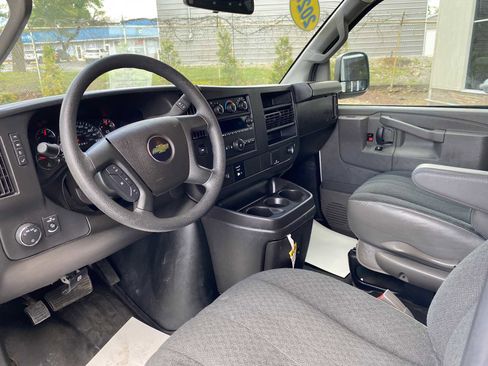 Used 2024 Chevrolet Express 2500 w/ Driver Convenience Package RWD image 7