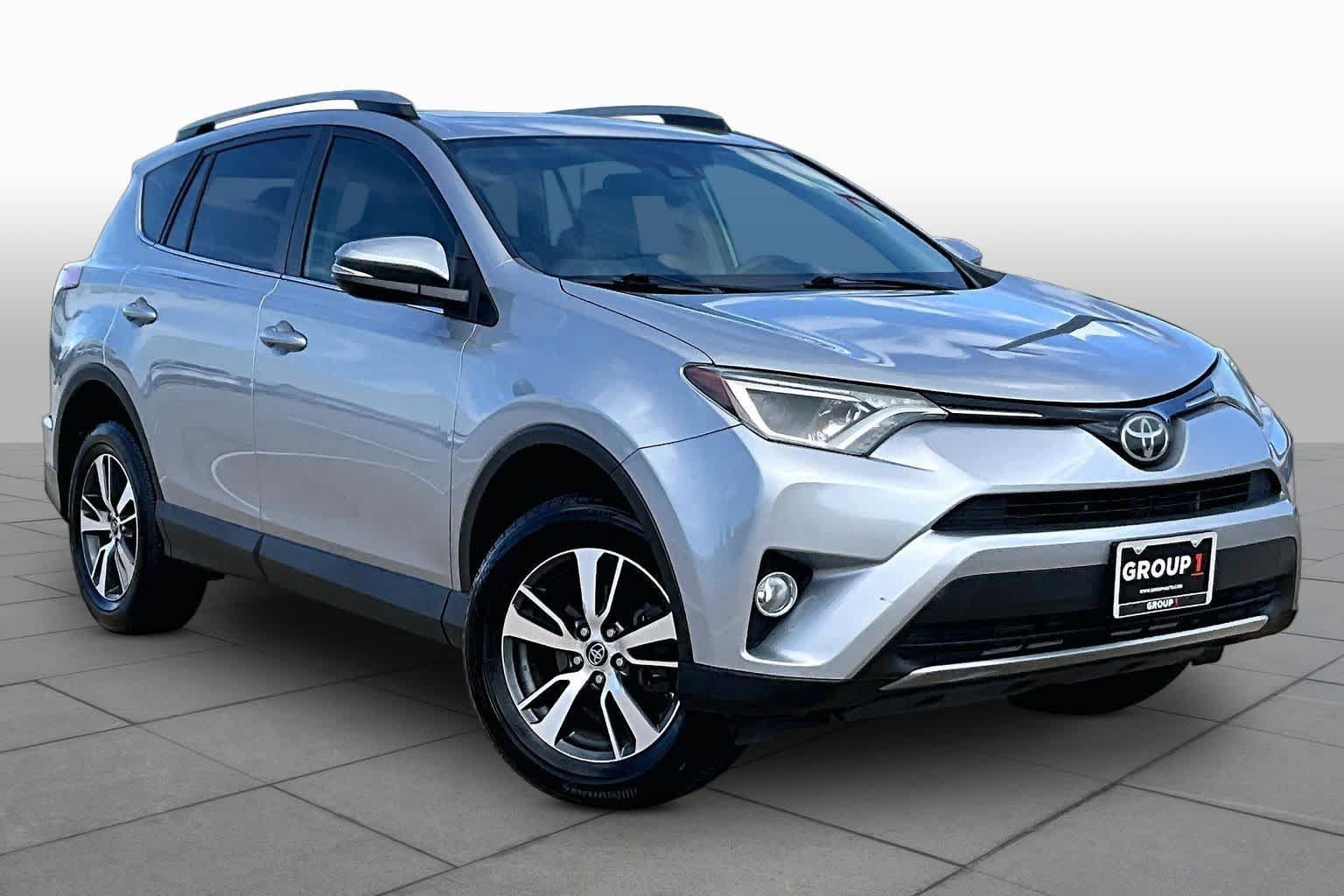 Used 2018 Toyota RAV4 XLE FWD image 3