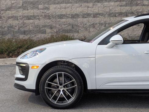 Used 2026 Porsche Macan AWD/4WD image 11