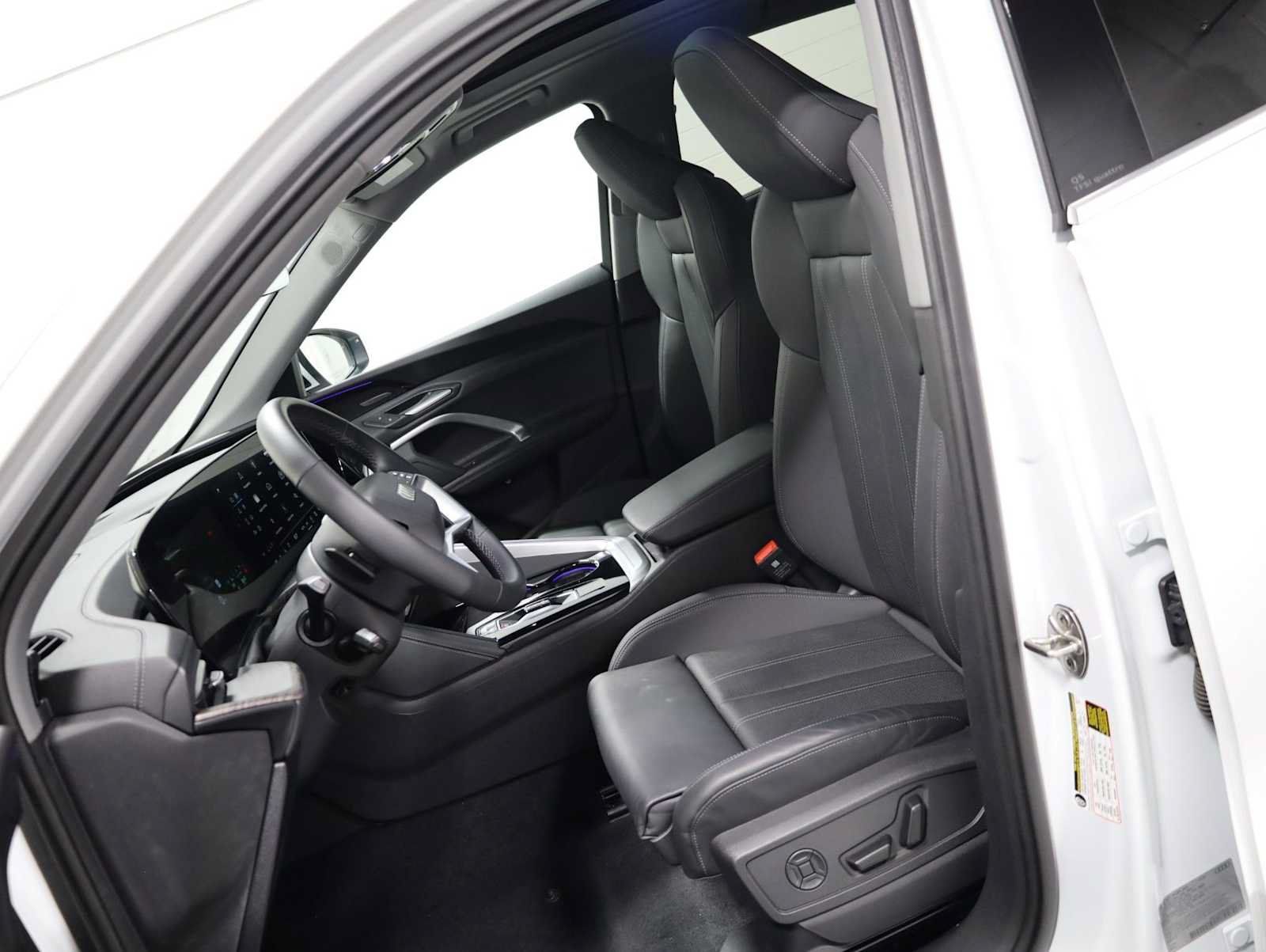 Certified 2025 Audi Q5 Premium w/ Premium Plus AWD/4WD image 5