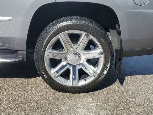 Used 2018 Cadillac Escalade Luxury image 11