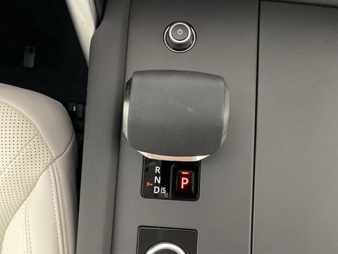 Used 2025 Land Rover Discovery S AWD/4WD image 14